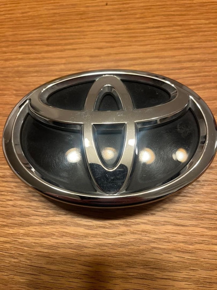 toyota emblem