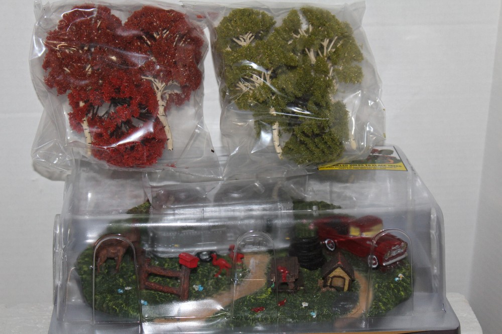 MENARDS O SCALE CAMPER VIC'S SECRET HIDEAWAY WITH TREES