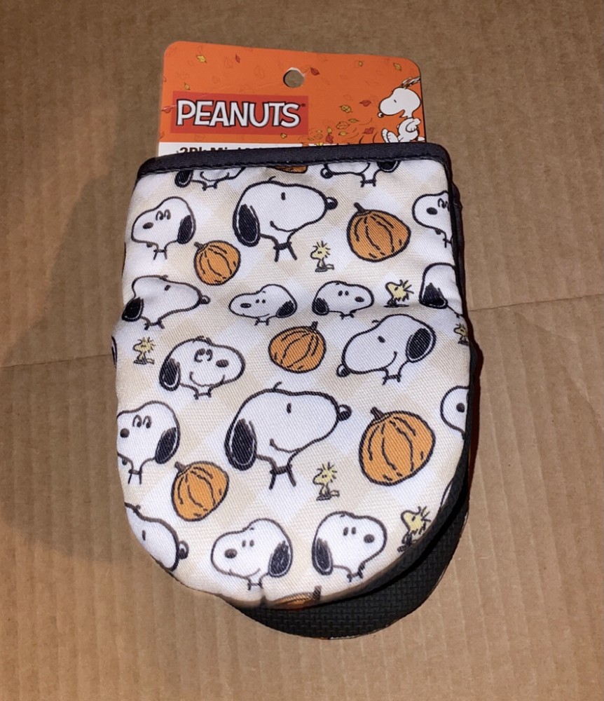 Peanuts Snoopy HALLOWEEN PUMPKIN 2 pack Mini Mitts new