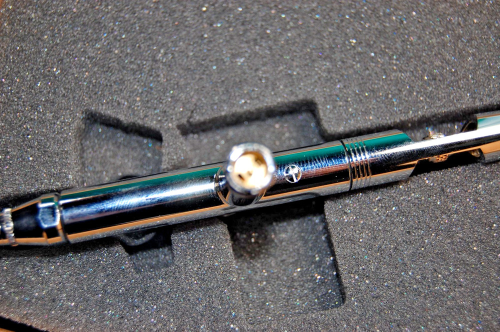 Iwata HP-BS Eclipse Airbrush - Small Gravity Feed + Air Hose - Silver