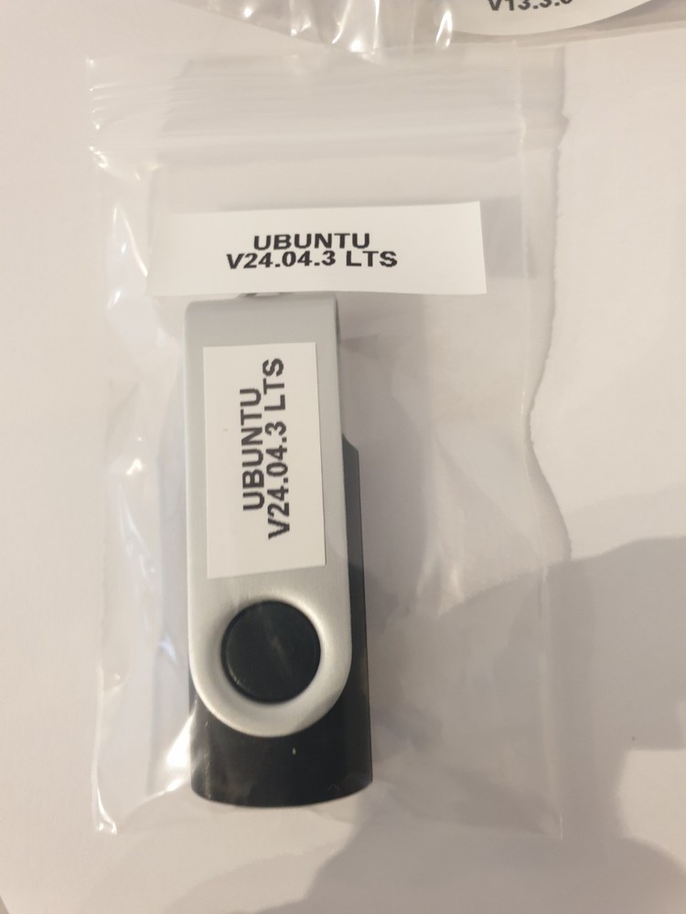 Linux Ubuntu 24.04.3 LTS, 64-bit, Bootable Live and Install USB Flash Drive