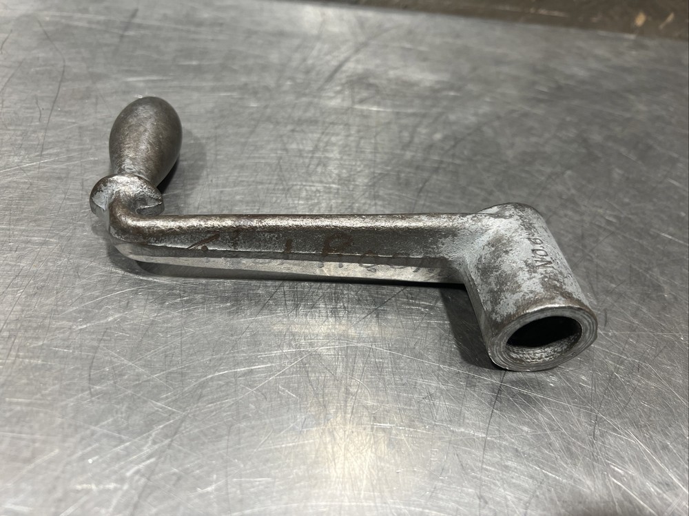 Vintage Williams No 6 cast iron milling machine handle