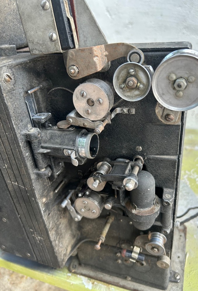 Mills Panoram 16mm RCA Projector - Core