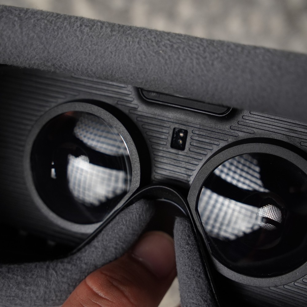 Samsung Gear VR SM-R324 With Controller VR Powered By Oculus