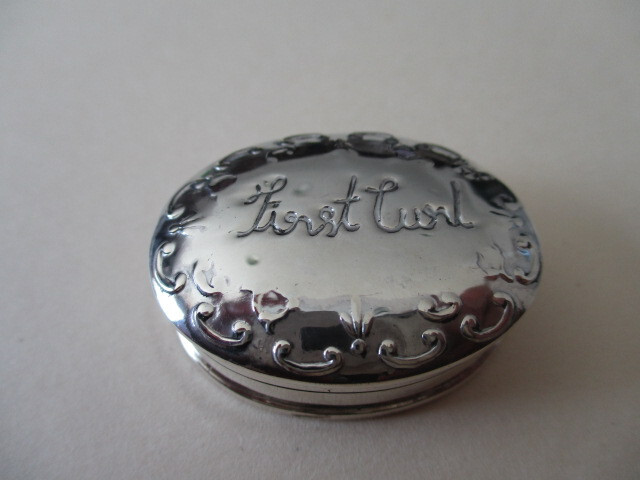 Sterling Silver Pill box Oval shape First Curl Nice design on top 13 Grams