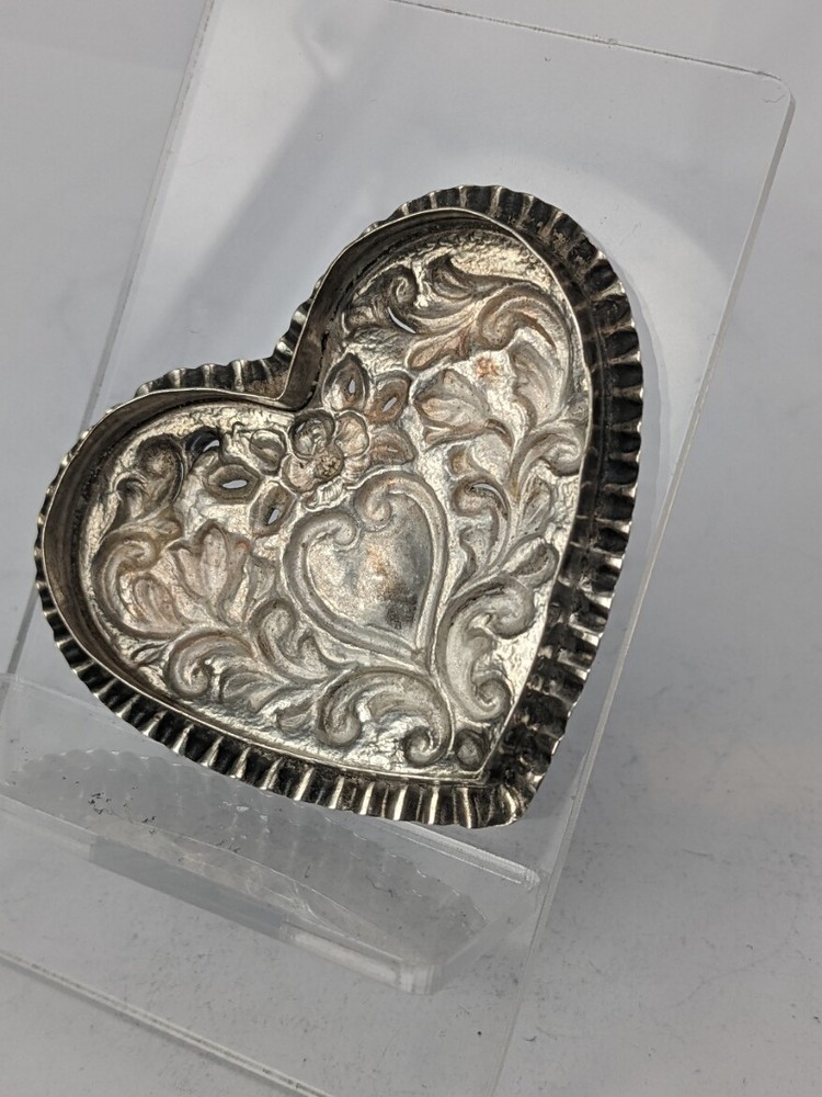 A Victorian solid silver heart shaped box date 1885 Rosenthal, Jacob & Co.