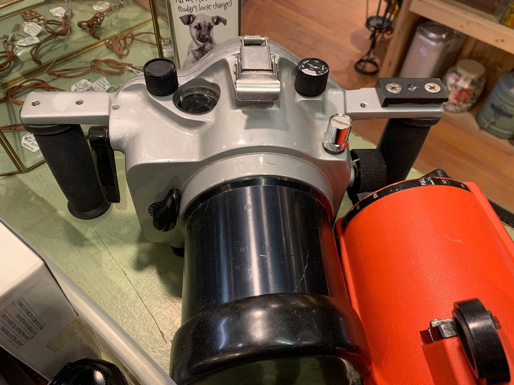 Underwater Scuba camera and flashlight with accessories