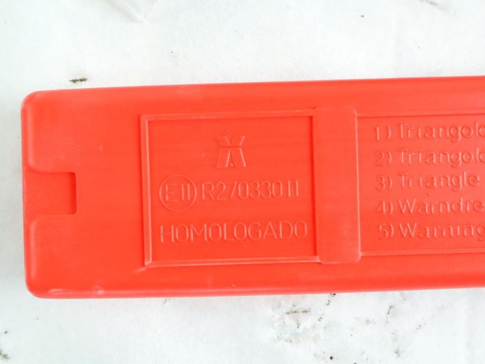 Warning triangle first aid and jacket reflector Volkswagen Golf 7