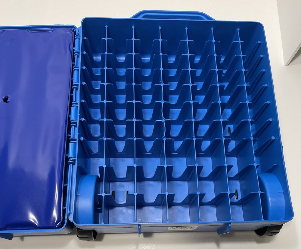 Vintage Mattel HOT WHEELS Rolling Storage Case Retractable Handle Year 2000