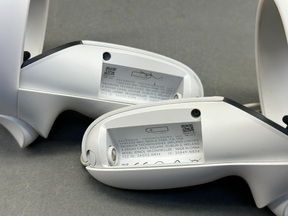 Oculus Quest 2 128GB VR HEADSET + Controllers