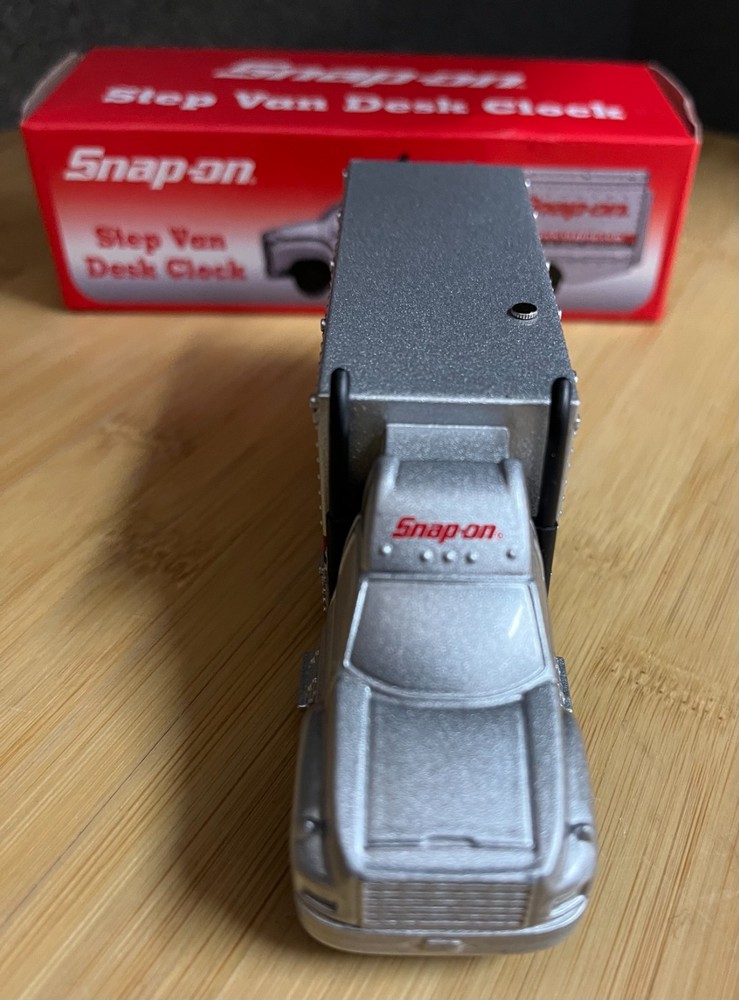Snap-on Step Van Desk Clock with new battery