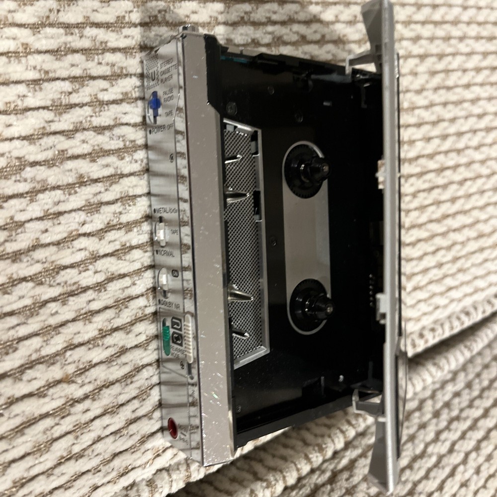Aiwa HS-U07 Cassette Player Walkman With Case