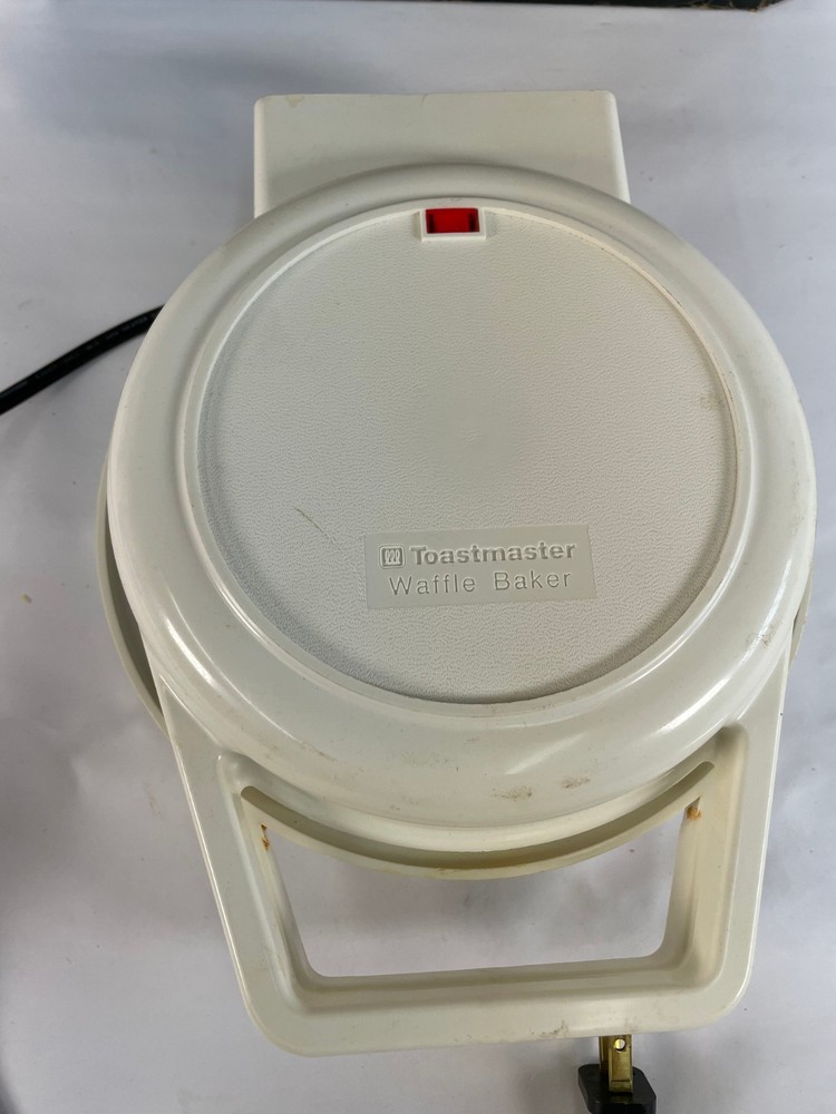Toastmaster Model 220 Cool-Touch Waffle Baker