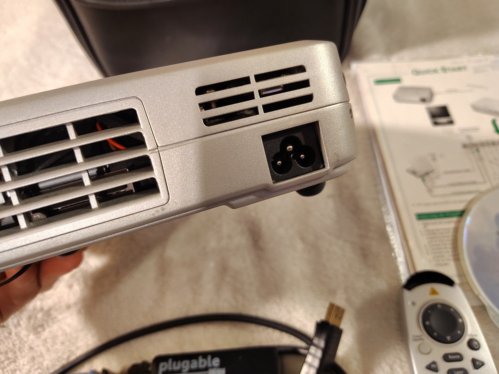 Optoma EP735 EzPro DLP Projector Powers On Carrying Case Remote Bundle Cables