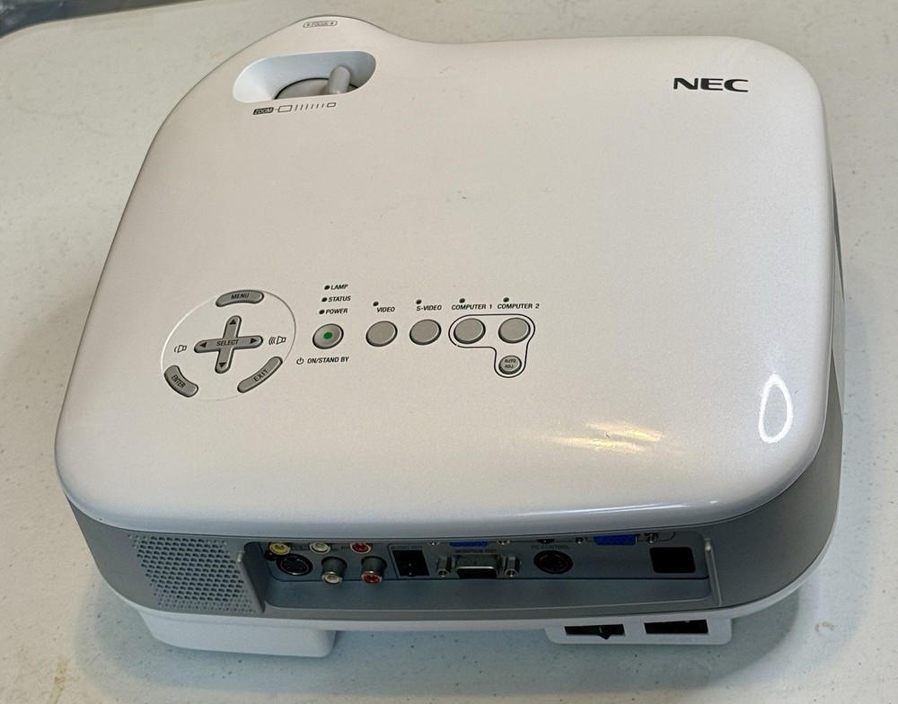 NEC VT 670 LCD Projector with Remote and Power Cable