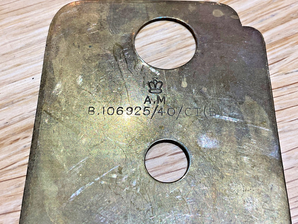 WW2 RAF AIR MINISTRY BRASS BUTTON CLEANER - DATED 1940
