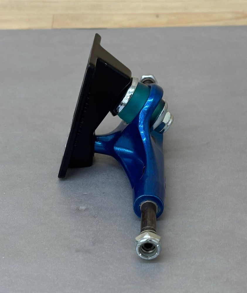 (QTY:1) Thunder Trucks Hollow Metallic Script Anodized Blue Trucks 147