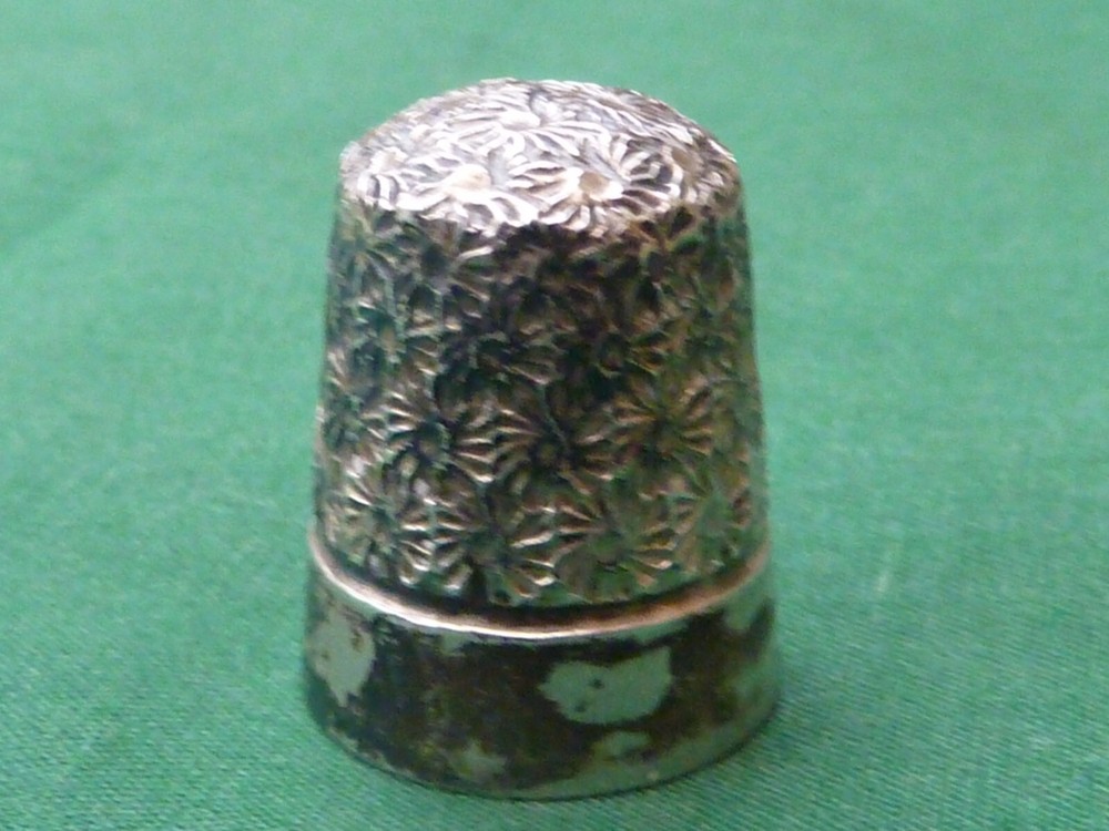 VINTAGE 1948 JS & S SILVER THIMBLE "6"