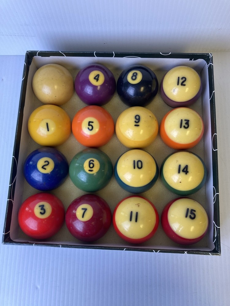 Vintage Billiard Ball Set D2-15