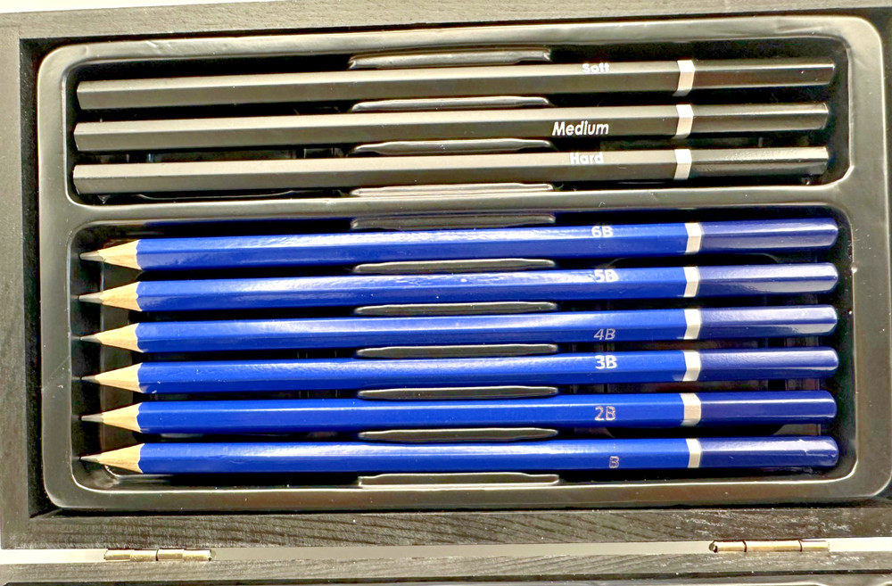 2021 Masters Touch fine Art Studio Sketching 18 piece Set