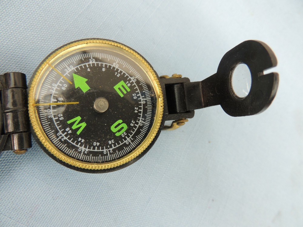 VINTAGE ENGINEER DIRECTIONAL COMPASS
