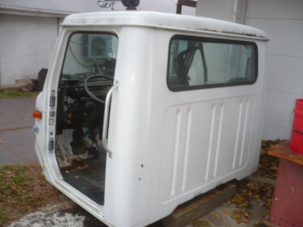 1998 International 4700 cab