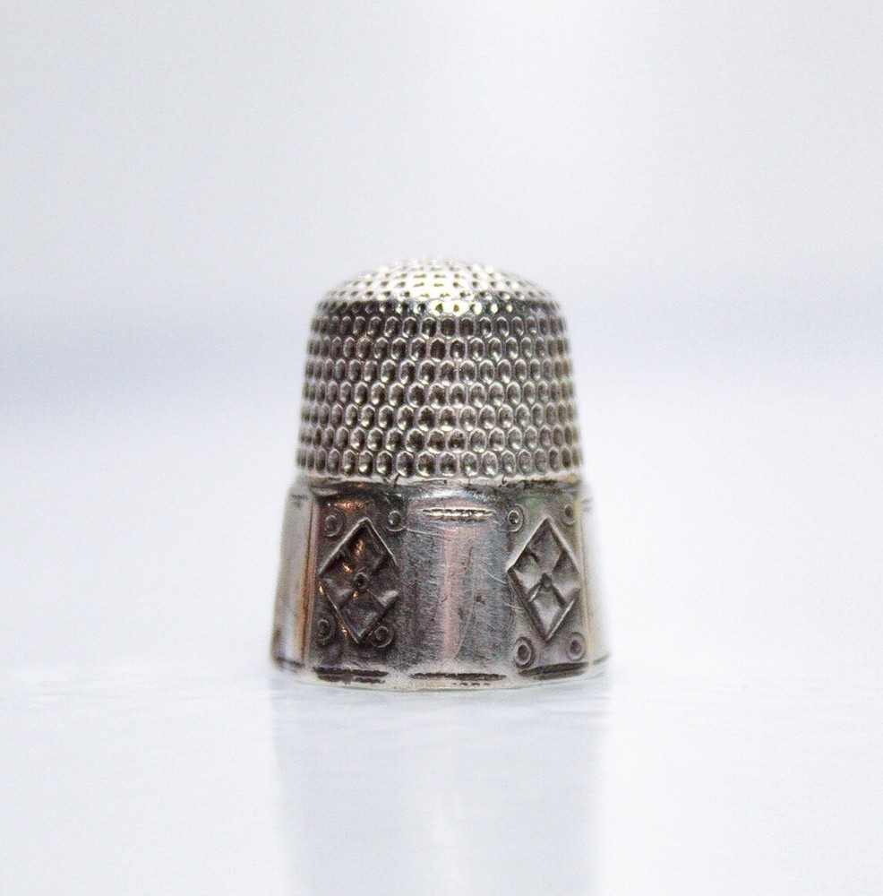 Antique Sterling Silver Size 10 Etched Sewing Octagonal Thimble Hallmarked
