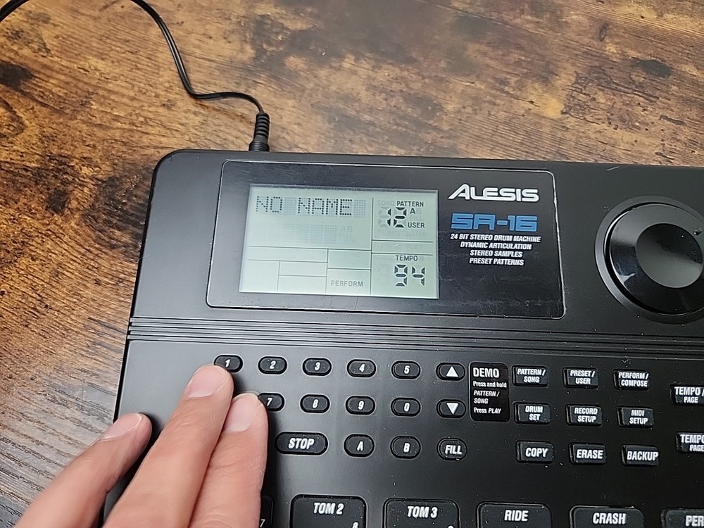 Alesis SR-16 24-Bit Stereo Drum Machine With Power Supply