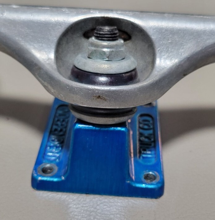 AUTHENTIC! 1 Vintage Blue Base Independent Skate Board Trucks