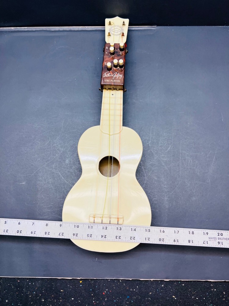 fin-der diamond head hawaiian plastic uke with arthur godfrey attatchment