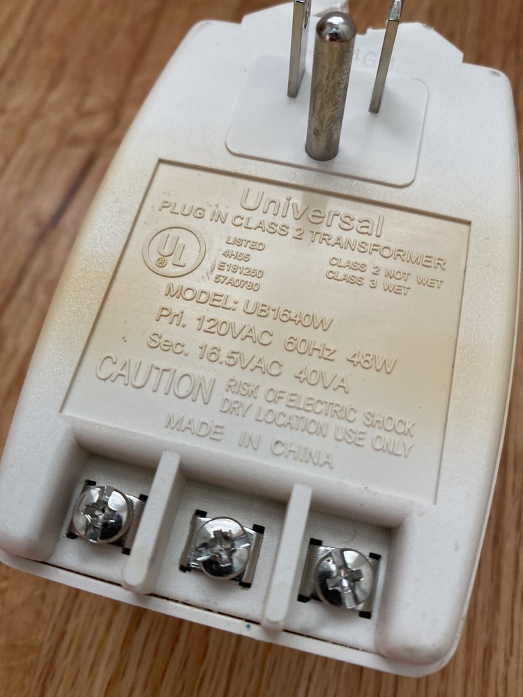 Universal UB1640W Plug-In Class 2 Wall Transformer T142251