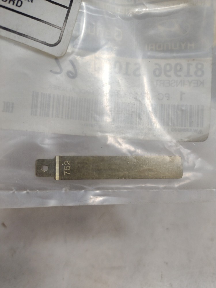 Genuine Hyundai Key Insert 81996S1000