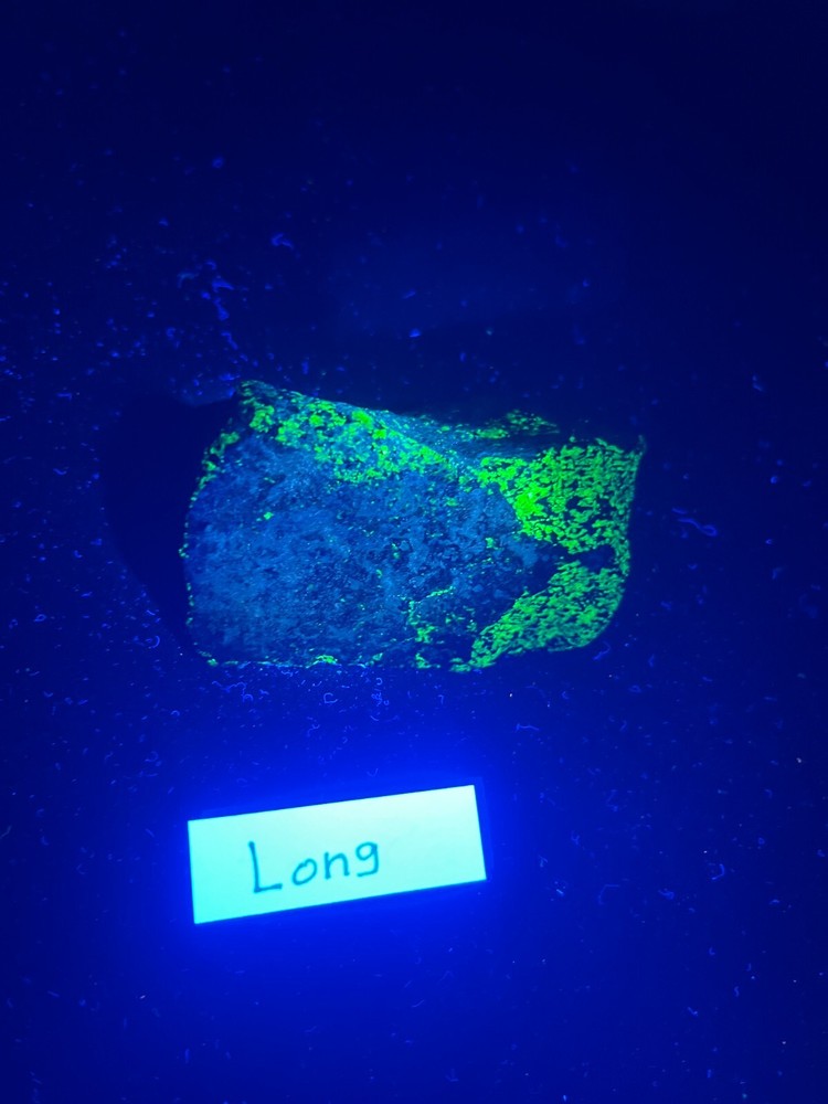 Willemite Fluorescent Green Short & Long Wave Franklin Mining District NJ