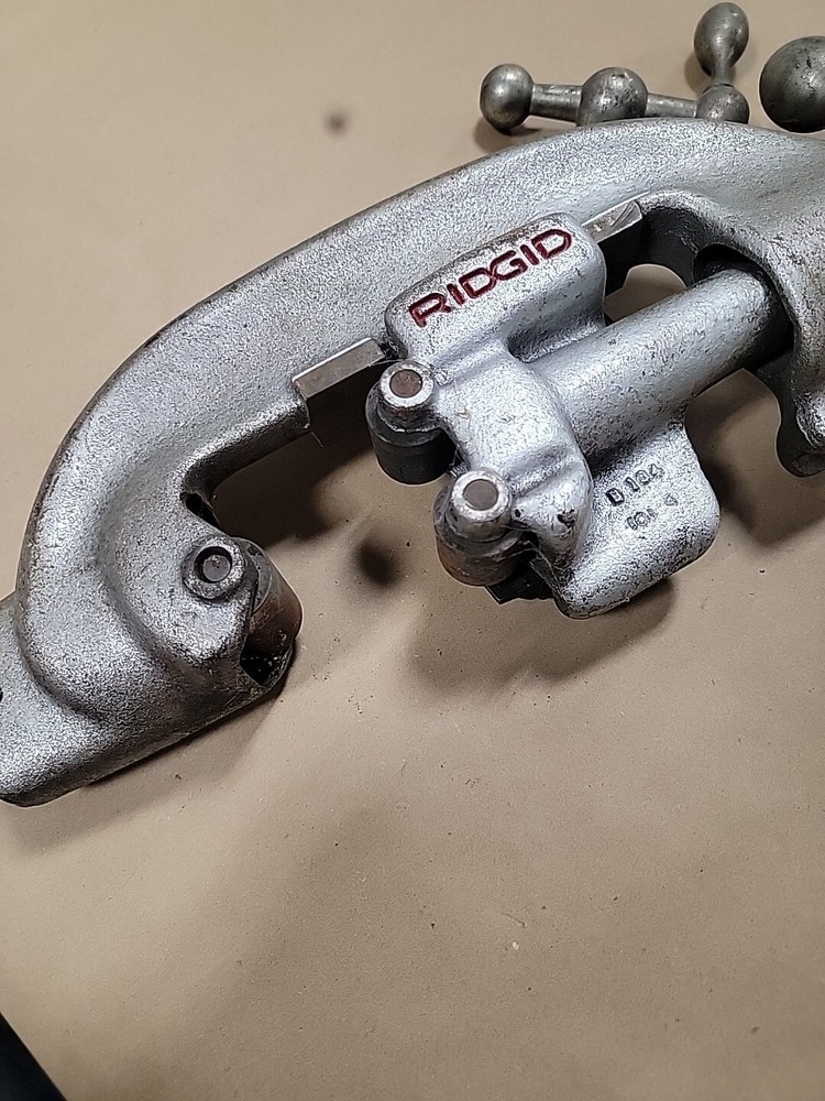Ridgid 821 Heavy Duty Blade Type Pipe Cutter 535 Pipe Threader Used