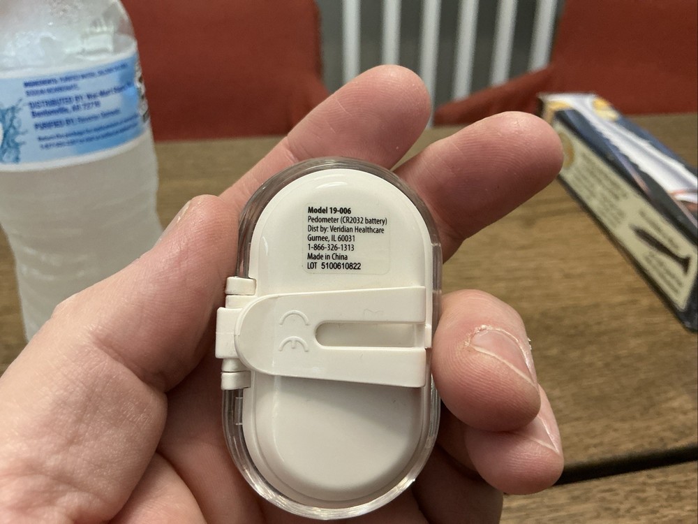 MULTIFUNCTION PEDOMETER CLIPS TO BELT OR POCKET