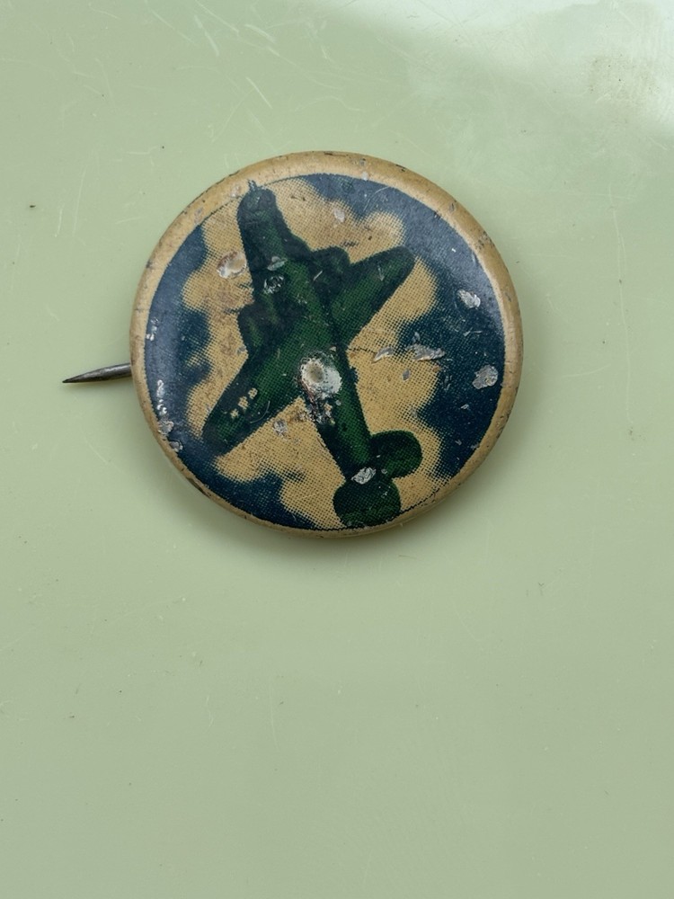 KELLOGS PEP 391ST BOMBARDMENT SQUADRON WW2 PIN