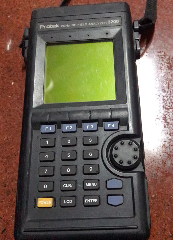 1pcs Protek3200 Handheld Spectrum Analyzer