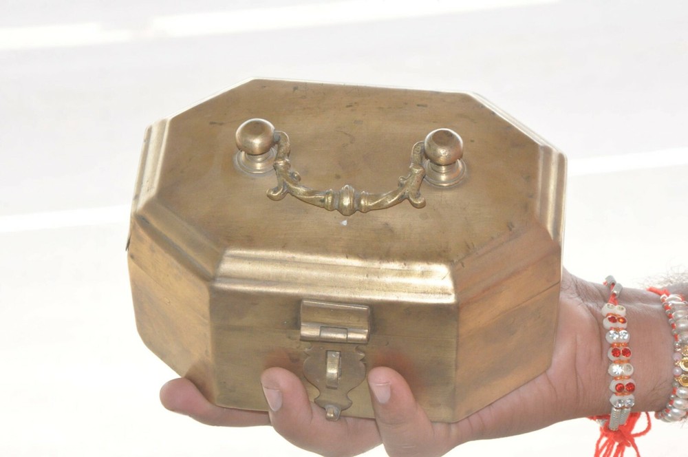 Vintage Brass Handcrafted Solid 5 Compartment Betel Nut Box