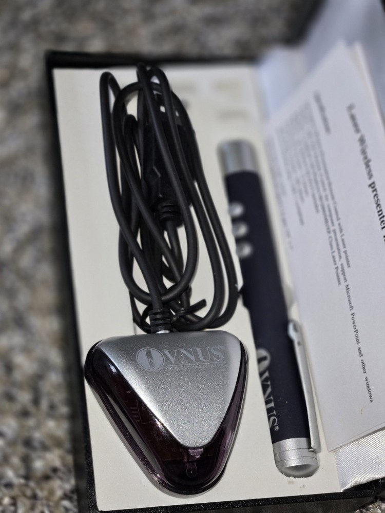 Used VNUS Wireless Laser USB Representation Remote Pointer In Case UNTESTED