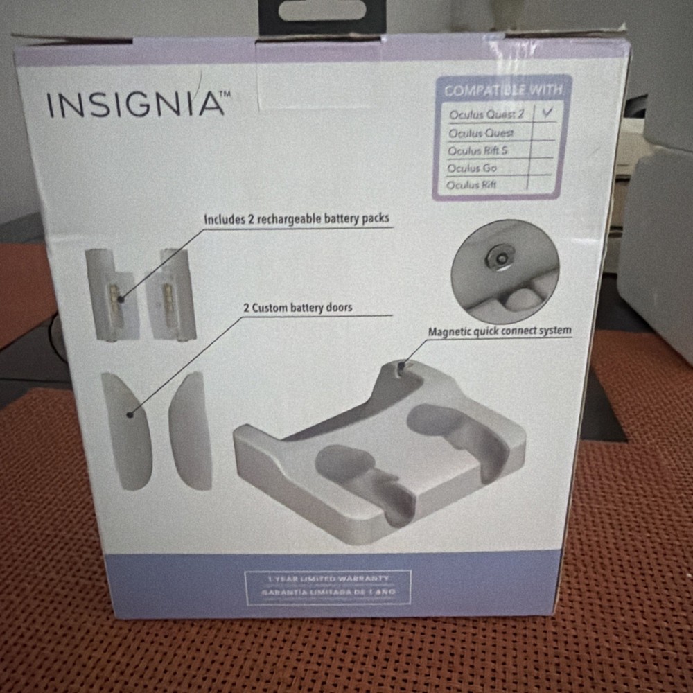Insignia - Meta Oculus Quest 2 Charge Station - White - NS-Q2CS