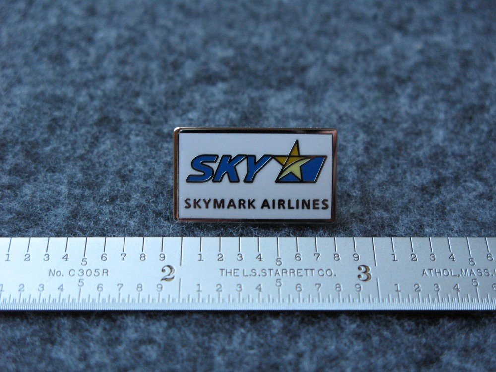 SKYMARK AIRLINES LOGO PIN.