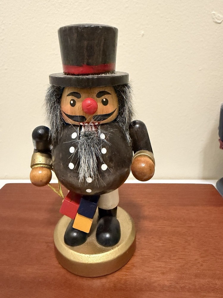 Modern Nutcracker Figurines Lot Of 6￼￼