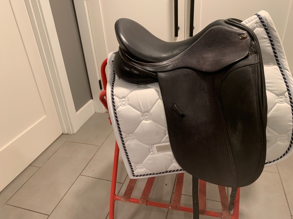 Borne Saddlery - Levade - Dressage Saddle 18"