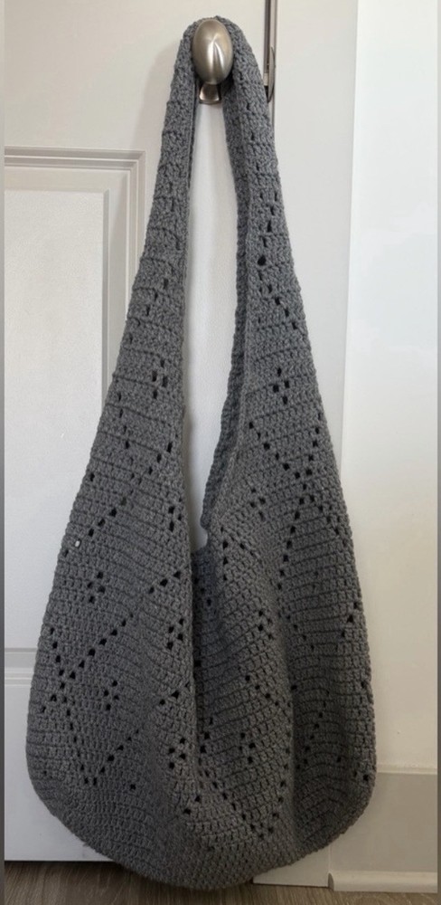 Gray Crocheted Tote Bag with Diamond Pattern and Lining