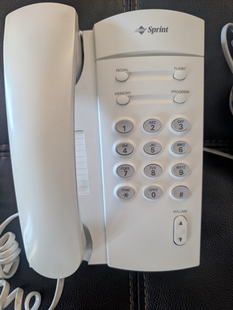 Radio Shack Corded Phone 43-5201, Dessktop Wall Mount, Speed Dial Memory