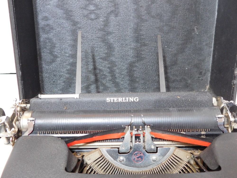 1947 Smith-Corona Sterling 4A Typewriter w/ Case