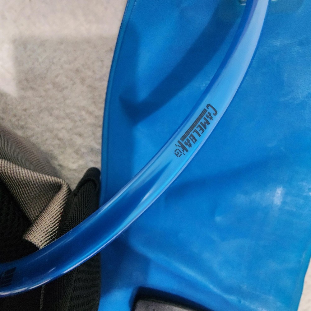 CamelBak Cloud Walker Hydration Pack Backpack Black Gray w/ Reservoir Bladder