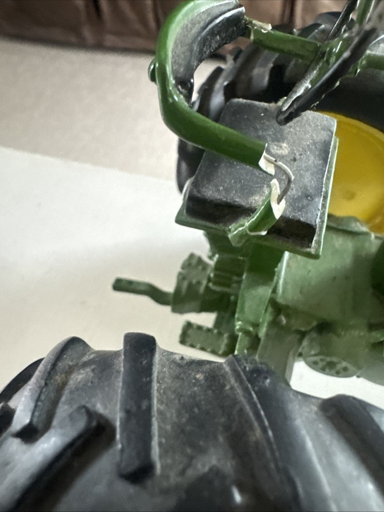 Danbury Mint John Deere 1948 Model "B" Tractor Desk Clock 8”