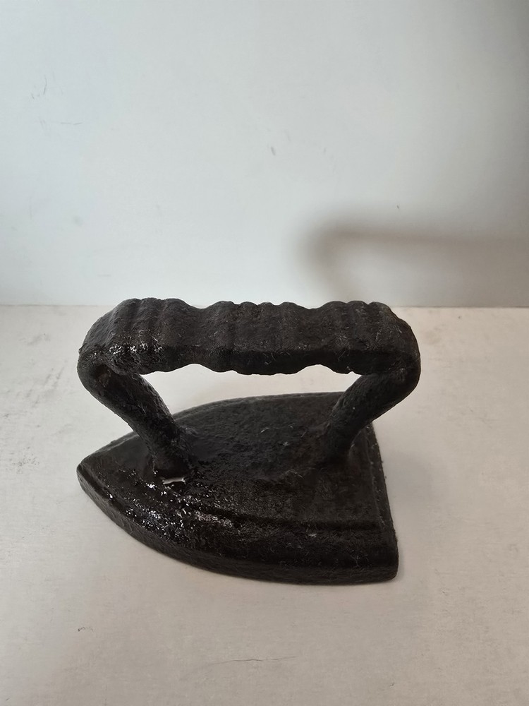 Antique Mini Sad Iron , 3.5"