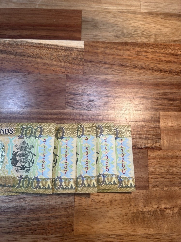 Solomon Islands 100 Dollars Banknote. 5 Banknotes. 500 Dollars . Nice Notes